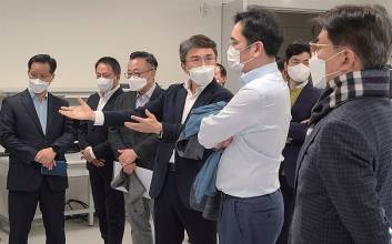 [2021년 기업 총수 신년사 | 이재용 삼성전자 부회장] 올해도 신년사 대신 현장 행보, ‘미래 산업 육성 집중’ 메시지